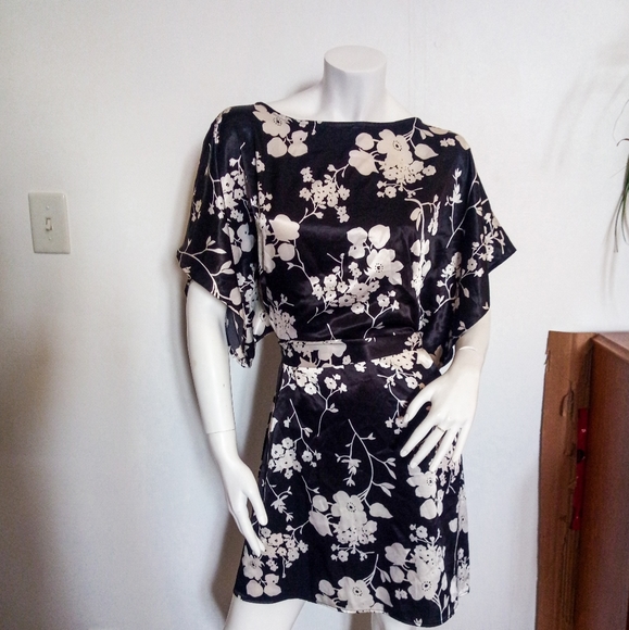 *SOLD*RW&CO Floral Dress - Picture 1 of 4
